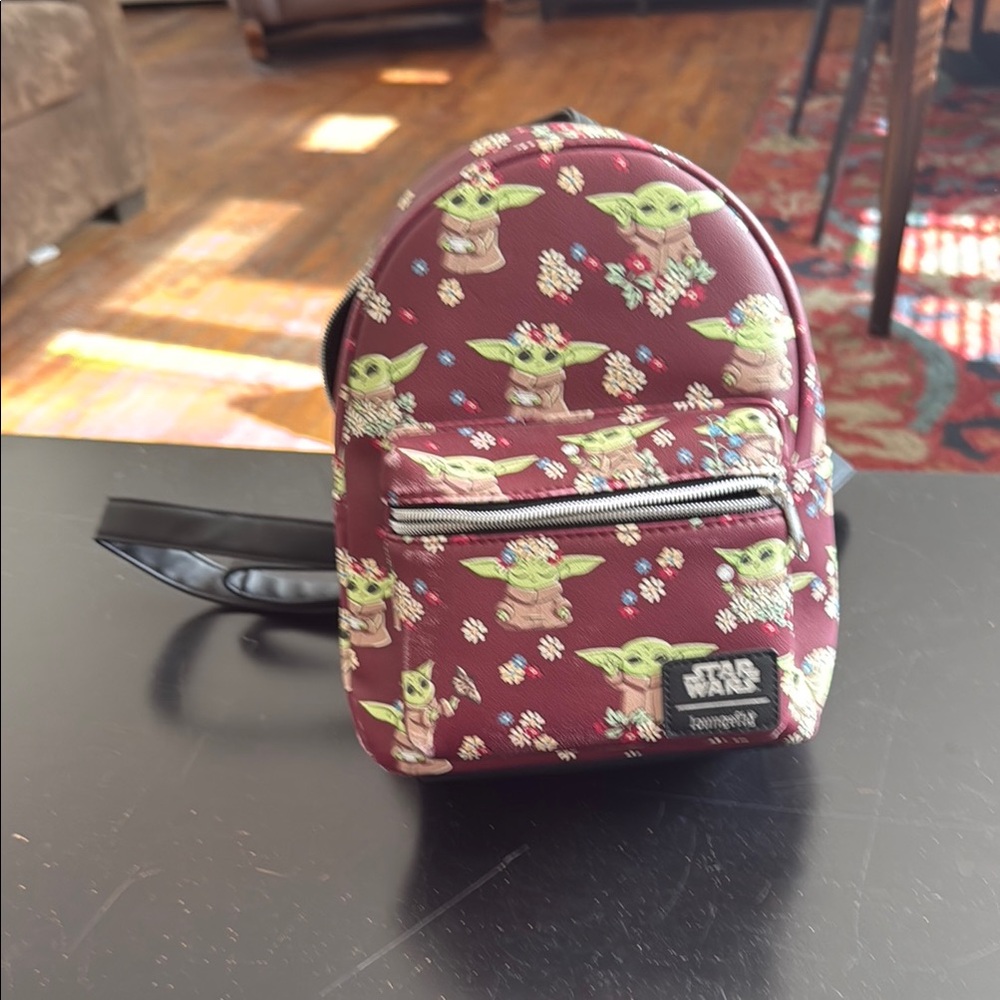 Star Wars Red and Green Backpack with Classic Shape and Smooth Texture